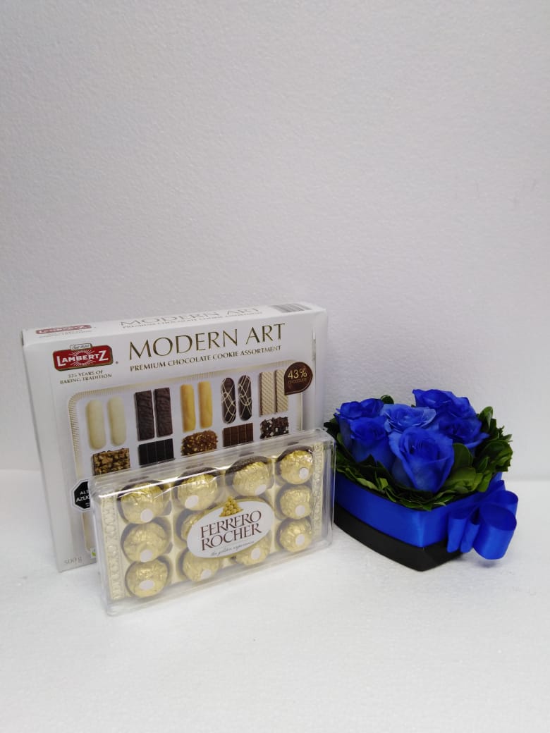 6 Rosas Azules en Caja Corazón, Bombones Ferrero Rocher 150 Grs y Galletas Lambertz 500 Grs 
